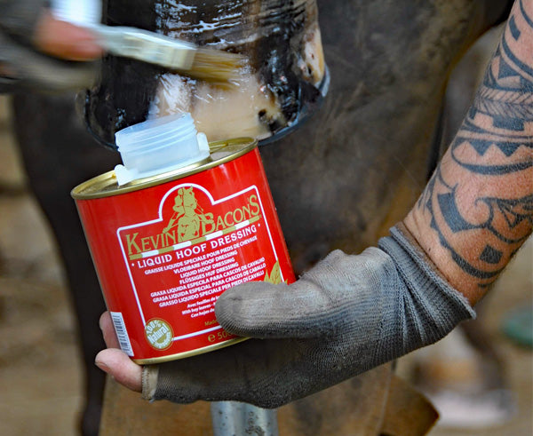 Kevin Bacon Liquid Hoof Dressing .5L Brush included