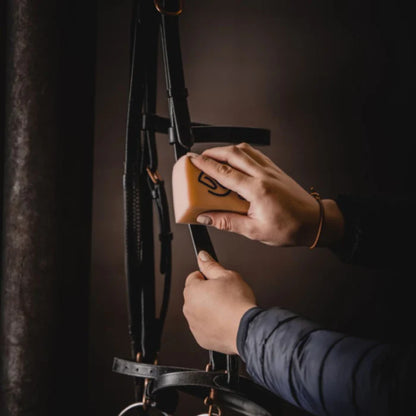 One Tack cleaning sponge duo