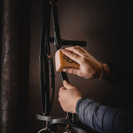 One Tack cleaning sponge duo